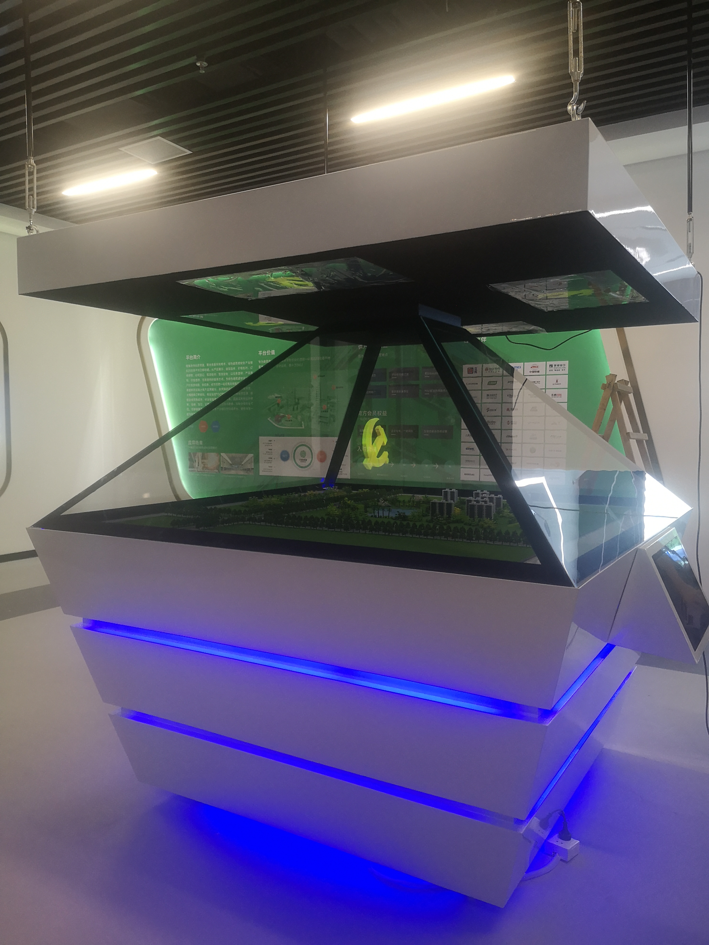 360度吊頂全息正三角展示柜