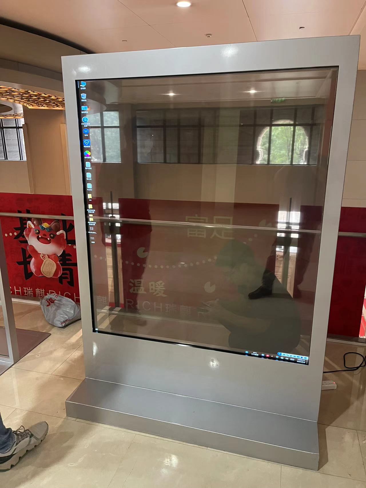 商用oled顯示屏廣告機(jī)
